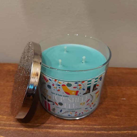 Bath & Body Works Top Shelf Elf 3-Wick Candle - Picture 2 of 3